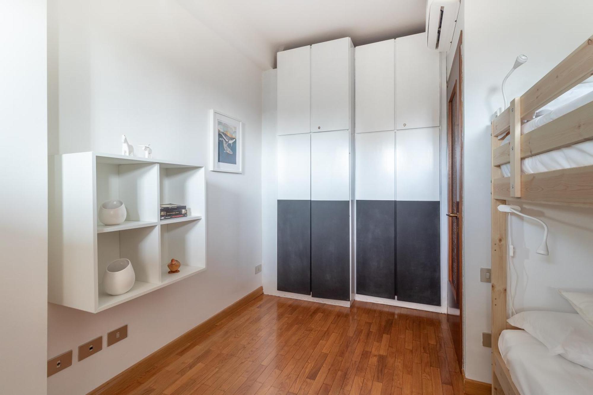 Appartamento Trilocale In Via Pogatschnig 40 -- San Siro-rho Fiera-duomo